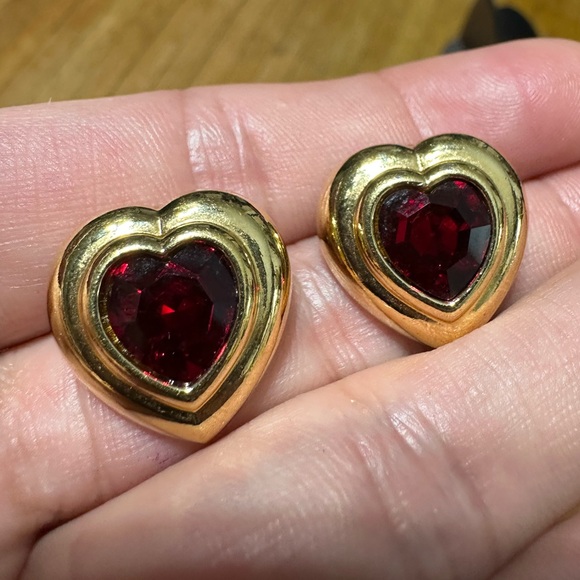 Vintage Gold Tone Red Rhinestone Heart Earrings - Picture 2 of 3